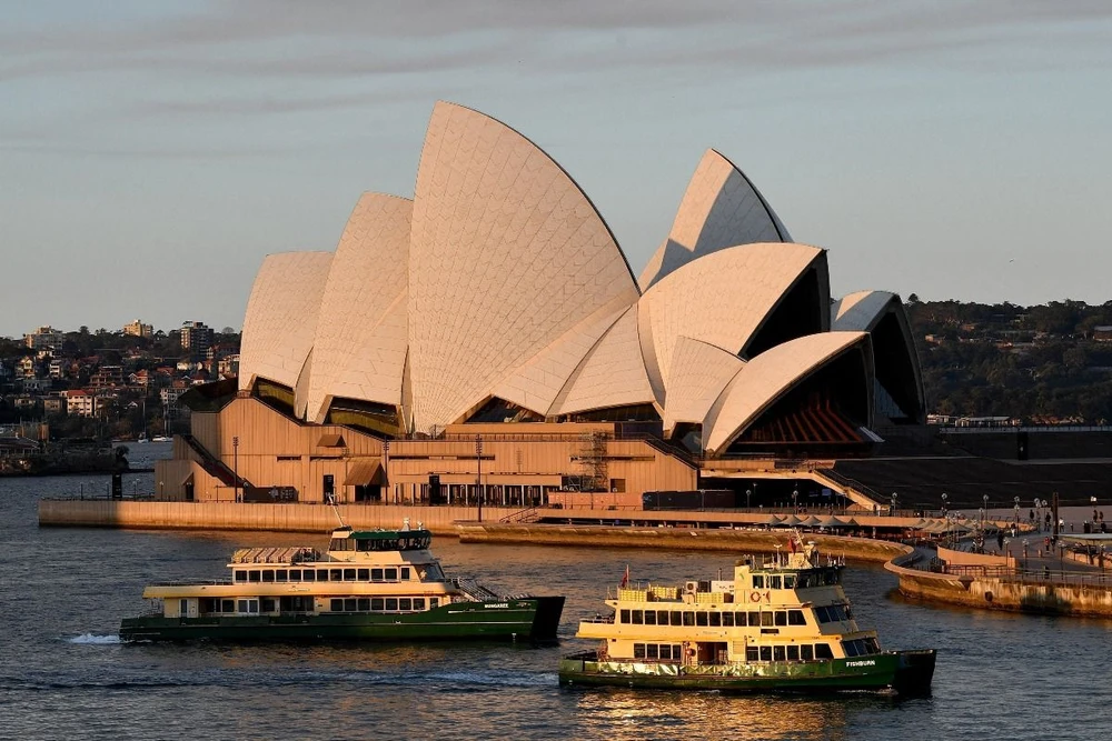 Cách trung tâm Sydney (CBD) 24,4 km về phía Tây